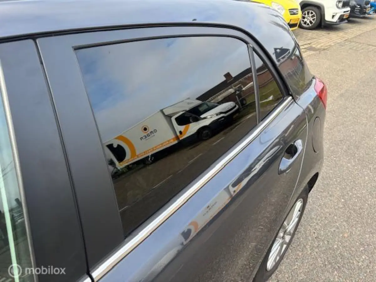1.4 DynamicLine Automaat Navigatie & Camera achter , Parkeerhulp achter , Electr. ramen & deur vergrendeling met afstand