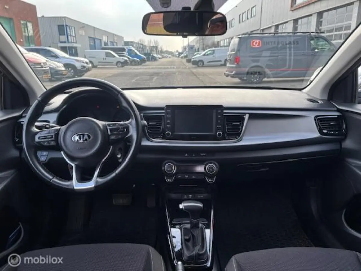 1.4 DynamicLine Automaat Navigatie & Camera achter , Parkeerhulp achter , Electr. ramen & deur vergrendeling met afstand