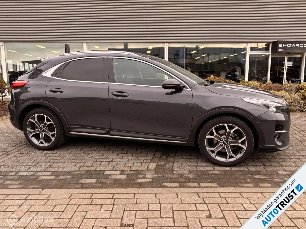 1.5 T-GDI MHEV Dynamic + Line Leer Pano