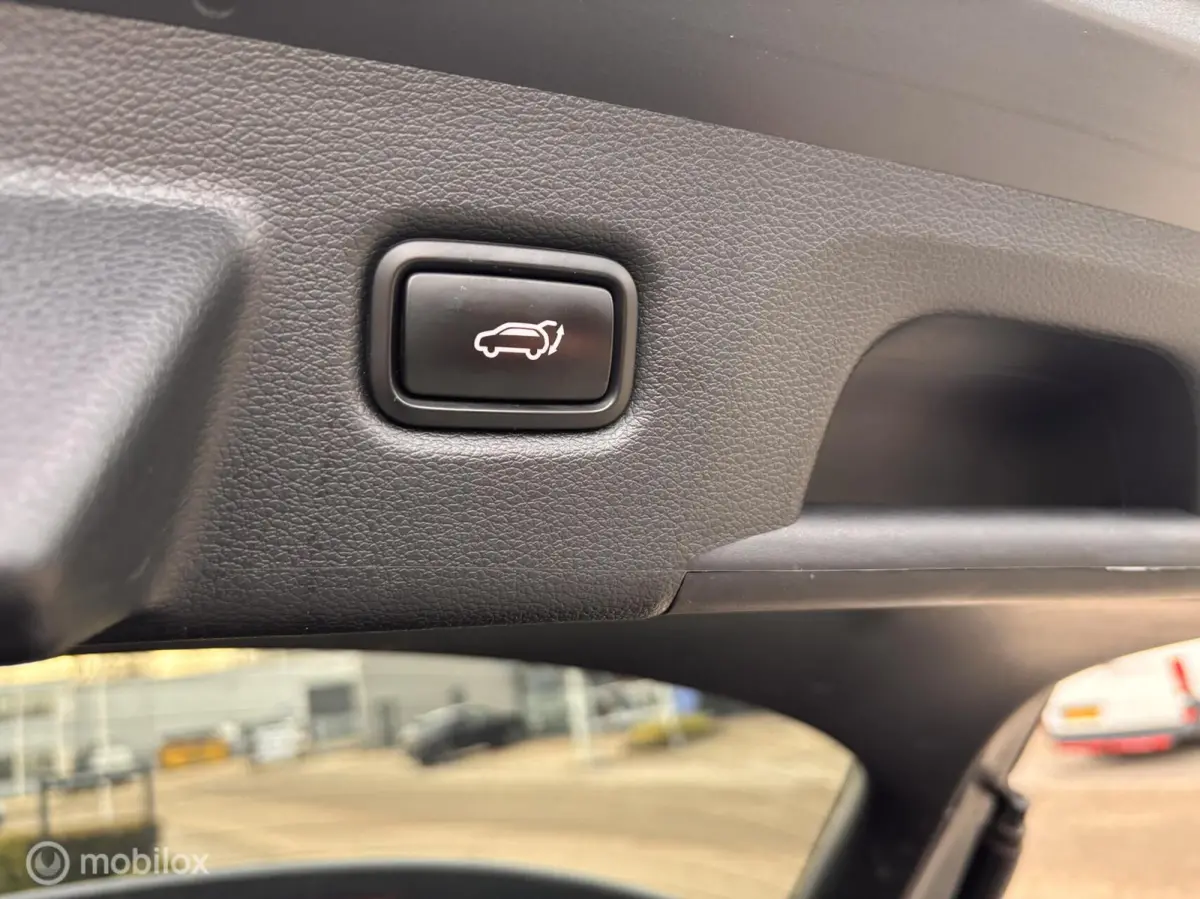 1.5 T-GDI MHEV Dynamic + Line Leer Pano