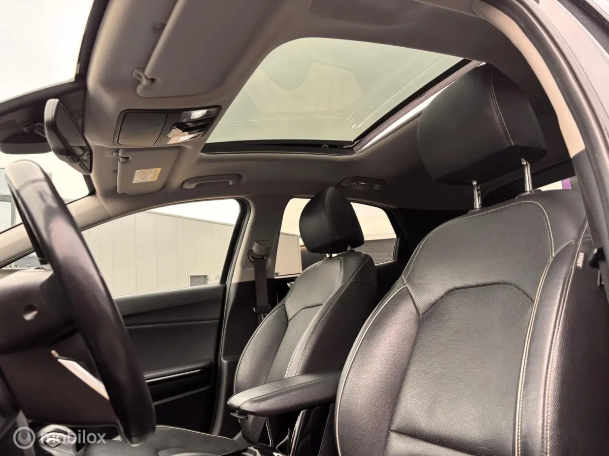 1.5 T-GDI MHEV Dynamic + Line Leer Pano