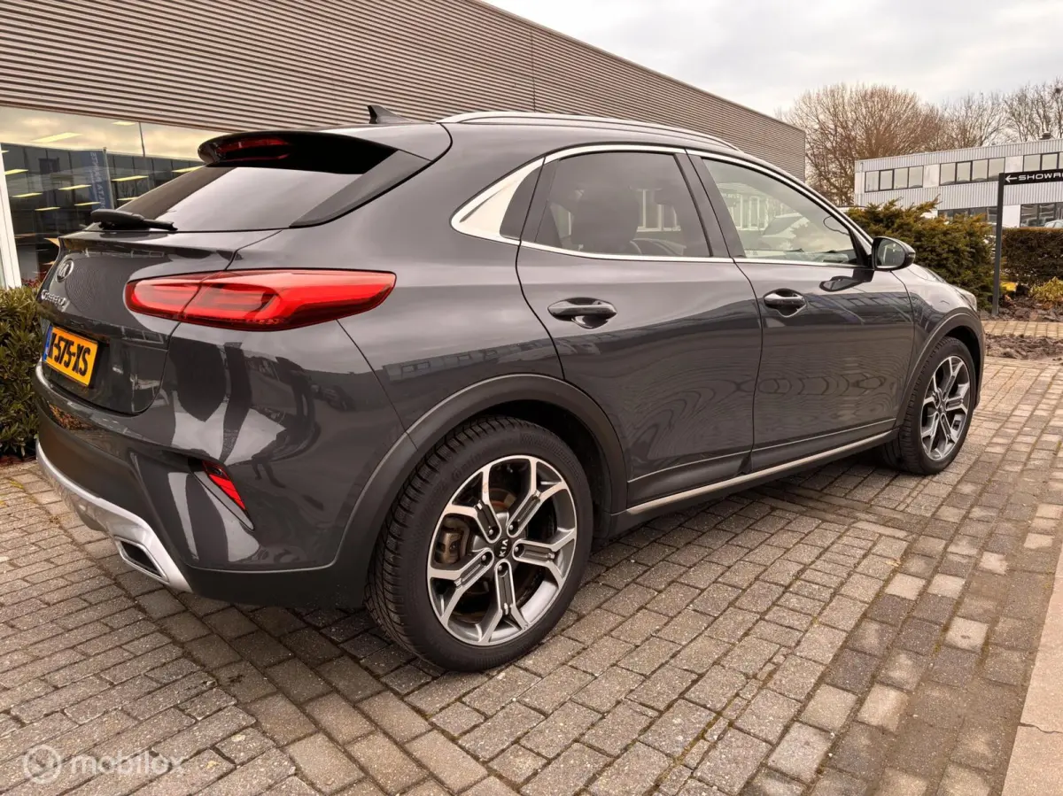 1.5 T-GDI MHEV Dynamic + Line Leer Pano