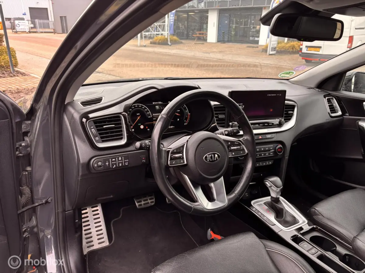 1.5 T-GDI MHEV Dynamic + Line Leer Pano