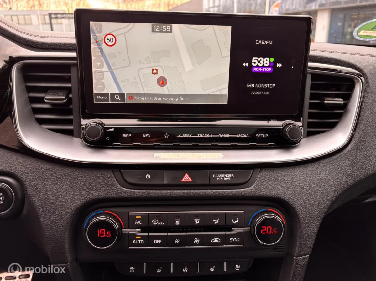 1.5 T-GDI MHEV Dynamic + Line Leer Pano