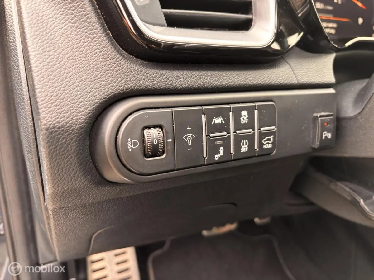 1.5 T-GDI MHEV Dynamic + Line Leer Pano