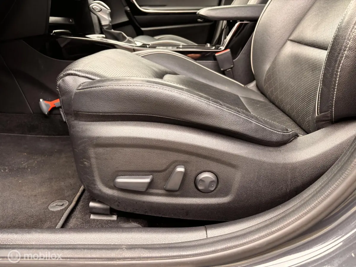1.5 T-GDI MHEV Dynamic + Line Leer Pano