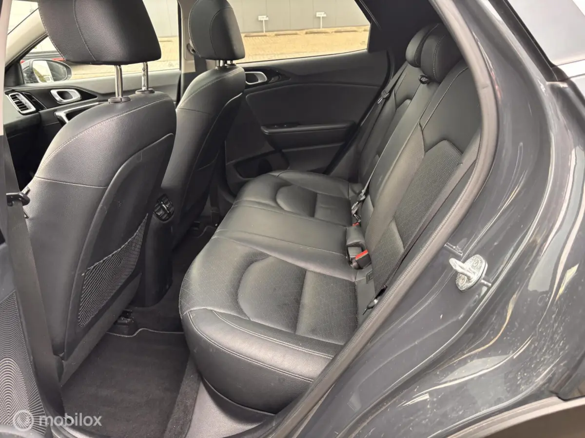 1.5 T-GDI MHEV Dynamic + Line Leer Pano