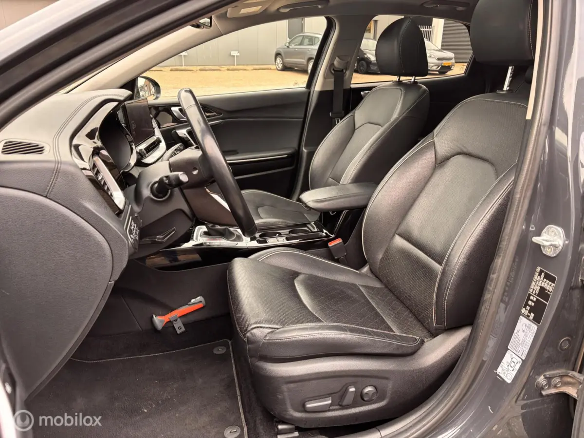1.5 T-GDI MHEV Dynamic + Line Leer Pano
