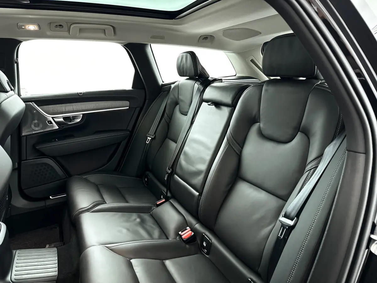 T8 Plug-in hybrid AWD Ultra Dark | SOH 100% | Panoramadak | 360° camera | Bowers & Wilkins | Luchtvering | Stoelventilatie | Stoel- en Stuurverwarming | Trekhaak