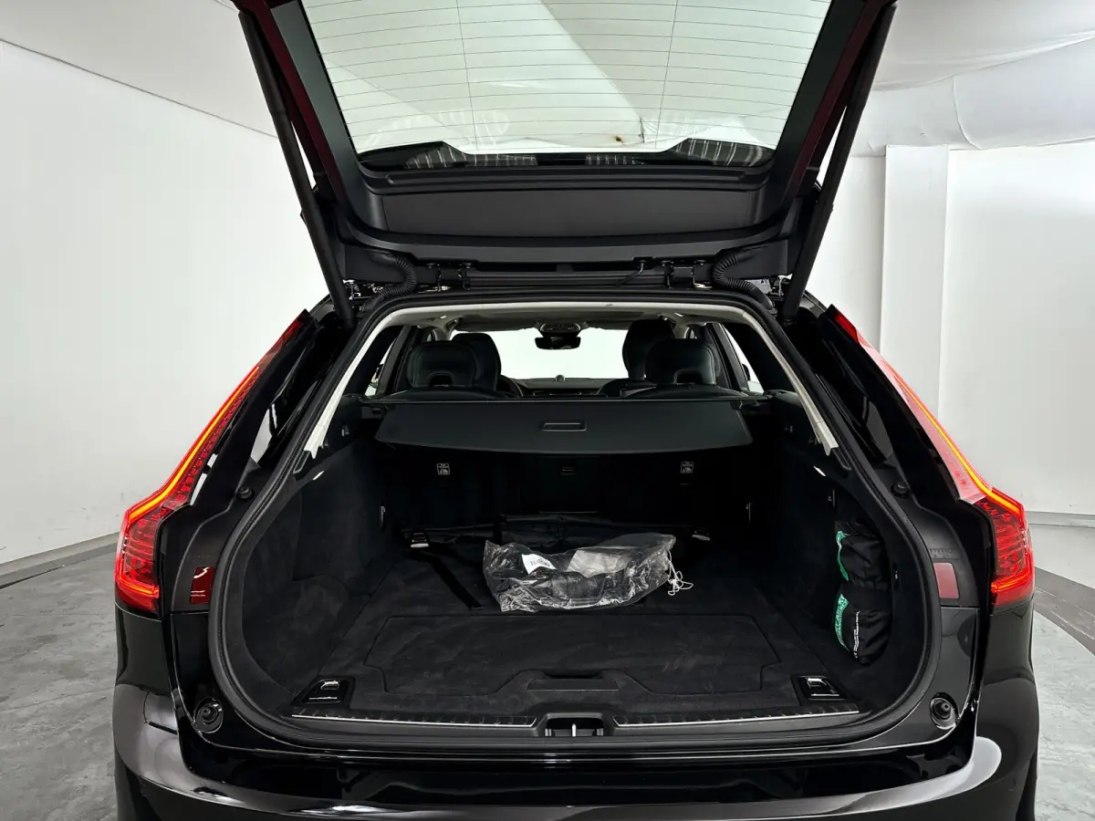 T8 Plug-in hybrid AWD Ultra Dark | SOH 100% | Panoramadak | 360° camera | Bowers & Wilkins | Luchtvering | Stoelventilatie | Stoel- en Stuurverwarming | Trekhaak