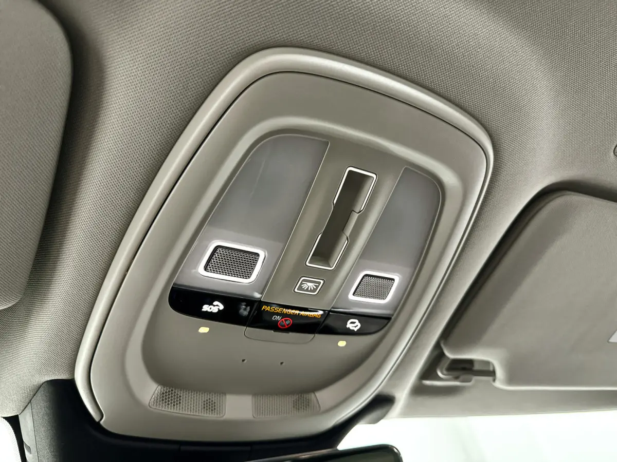 T8 Plug-in hybrid AWD Ultra Dark | SOH 100% | Panoramadak | 360° camera | Bowers & Wilkins | Luchtvering | Stoelventilatie | Stoel- en Stuurverwarming | Trekhaak