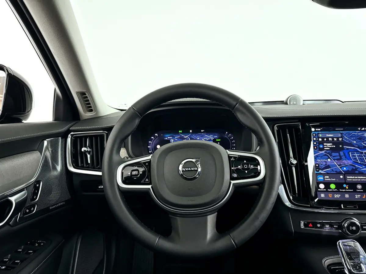 T8 Plug-in hybrid AWD Ultra Dark | SOH 100% | Panoramadak | 360° camera | Bowers & Wilkins | Luchtvering | Stoelventilatie | Stoel- en Stuurverwarming | Trekhaak
