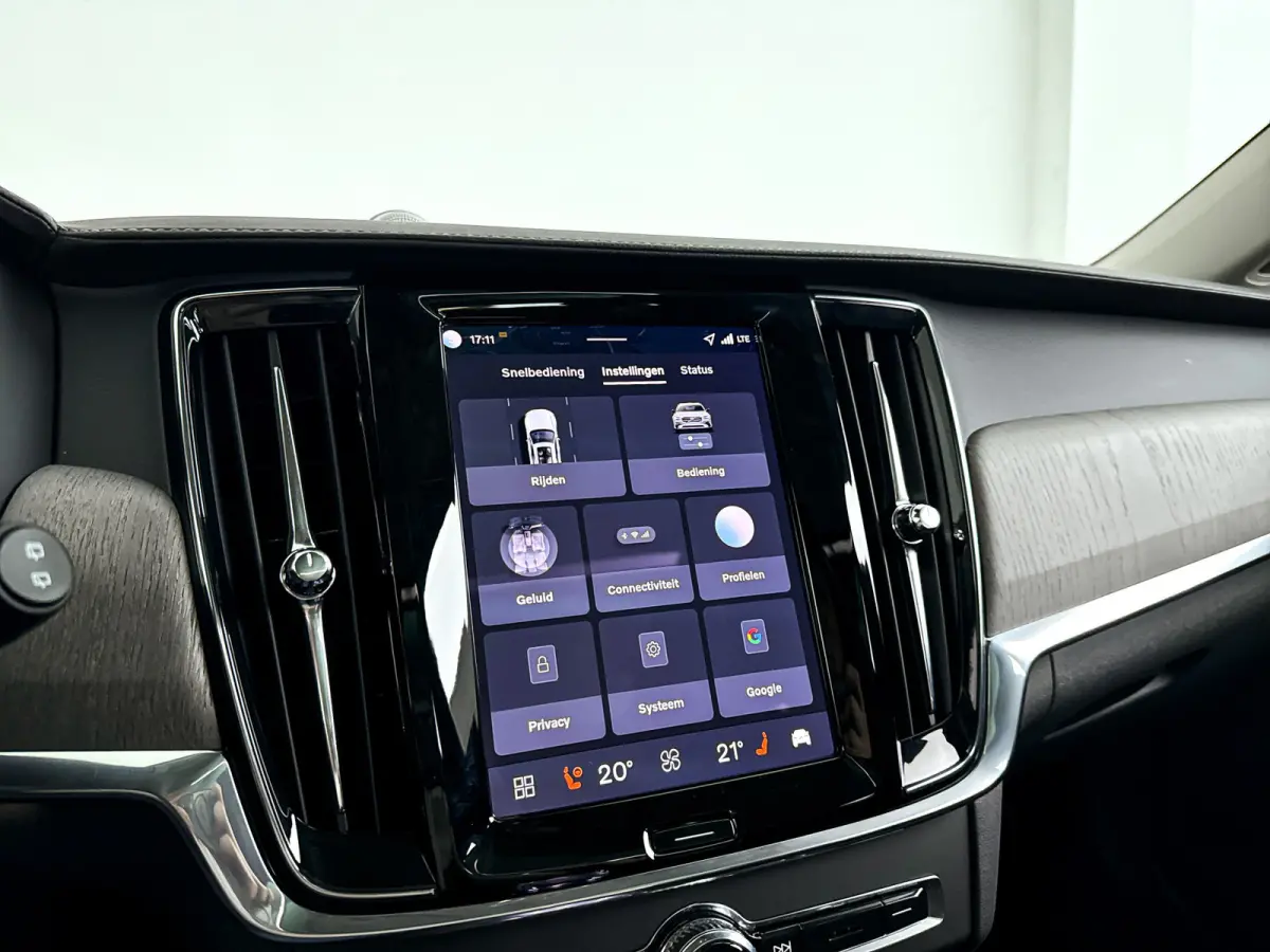 T8 Plug-in hybrid AWD Ultra Dark | SOH 100% | Panoramadak | 360° camera | Bowers & Wilkins | Luchtvering | Stoelventilatie | Stoel- en Stuurverwarming | Trekhaak