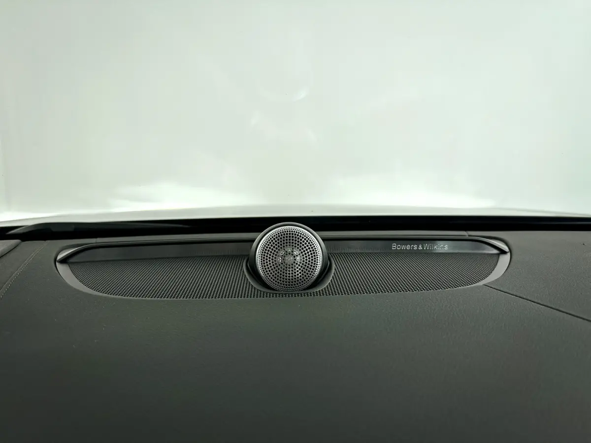 T8 Plug-in hybrid AWD Ultra Dark | SOH 100% | Panoramadak | 360° camera | Bowers & Wilkins | Luchtvering | Stoelventilatie | Stoel- en Stuurverwarming | Trekhaak