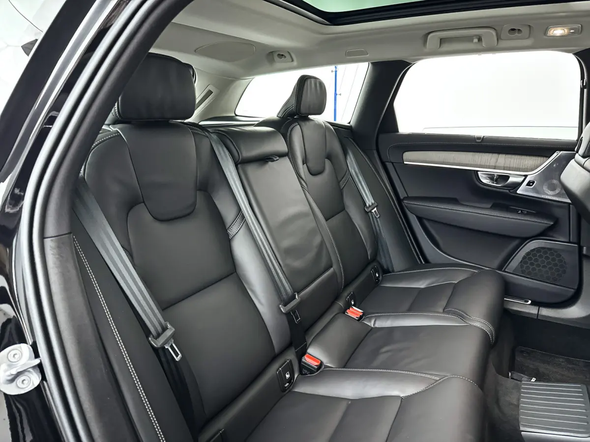 T8 Plug-in hybrid AWD Ultra Dark | SOH 100% | Panoramadak | 360° camera | Bowers & Wilkins | Luchtvering | Stoelventilatie | Stoel- en Stuurverwarming | Trekhaak