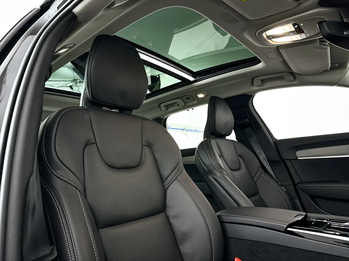 T8 Plug-in hybrid AWD Ultra Dark | SOH 100% | Panoramadak | 360° camera | Bowers & Wilkins | Luchtvering | Stoelventilatie | Stoel- en Stuurverwarming | Trekhaak