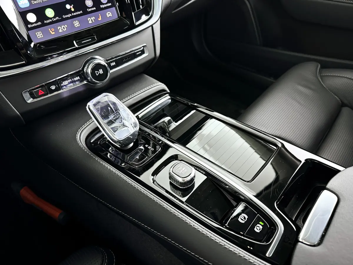 T8 Plug-in hybrid AWD Ultra Dark | SOH 100% | Panoramadak | 360° camera | Bowers & Wilkins | Luchtvering | Stoelventilatie | Stoel- en Stuurverwarming | Trekhaak