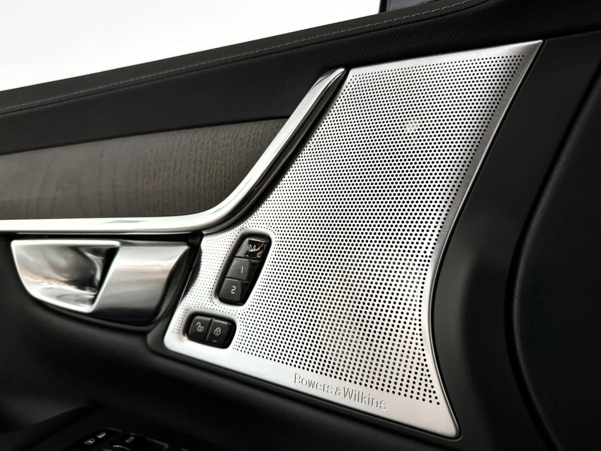 T8 Plug-in hybrid AWD Ultra Dark | SOH 100% | Panoramadak | 360° camera | Bowers & Wilkins | Luchtvering | Stoelventilatie | Stoel- en Stuurverwarming | Trekhaak