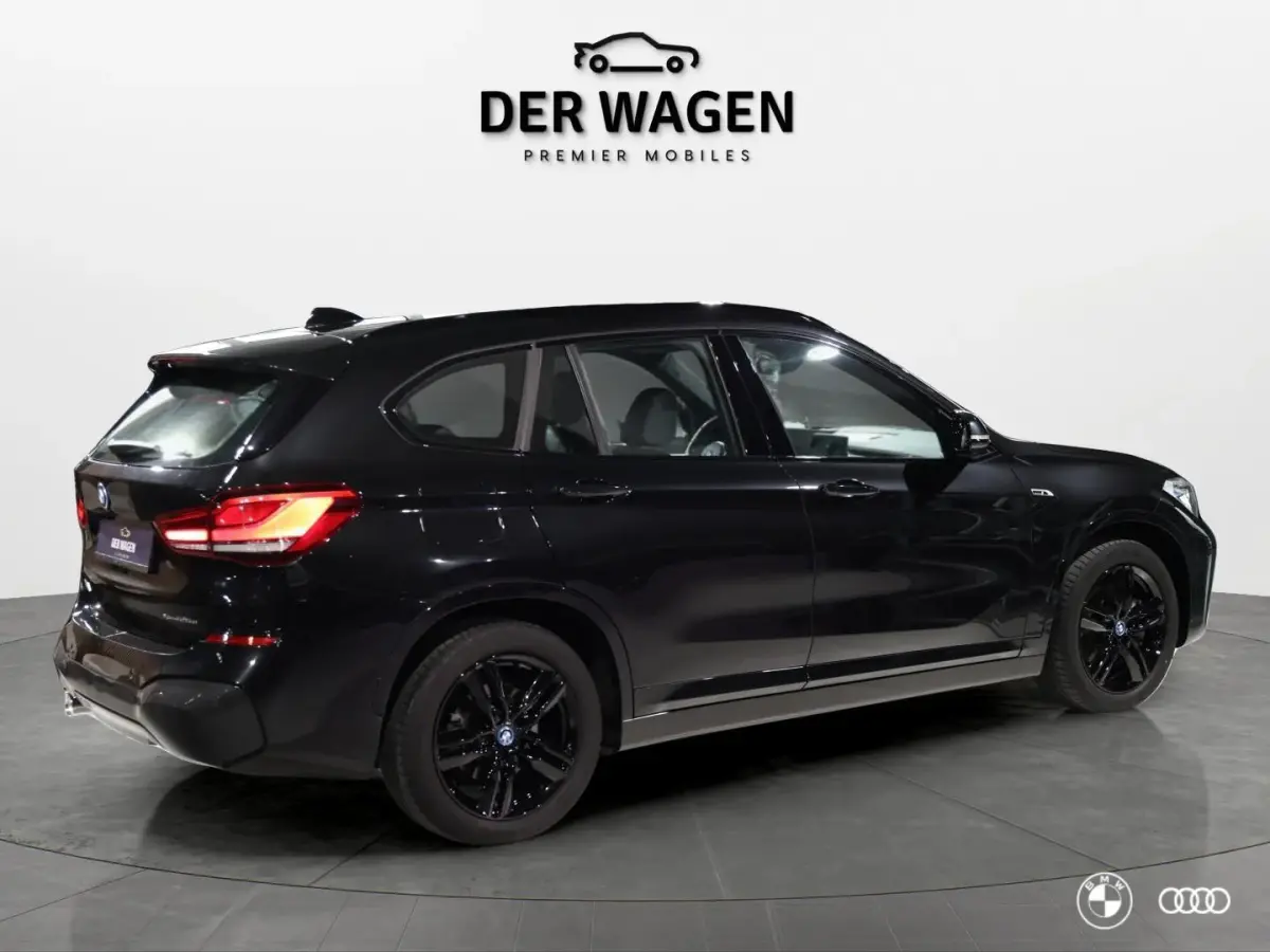 xDr25e M SPORT BLACK ED. / ACC / TREKHAAK / AMBIENTE / 18"