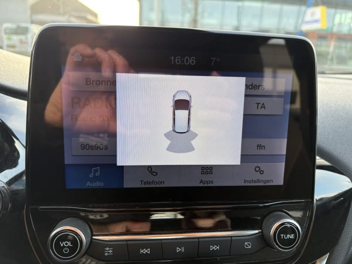 1.0 EcoBoost Hybrid Titanium