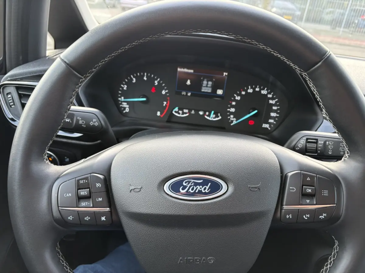 1.0 EcoBoost Hybrid Titanium