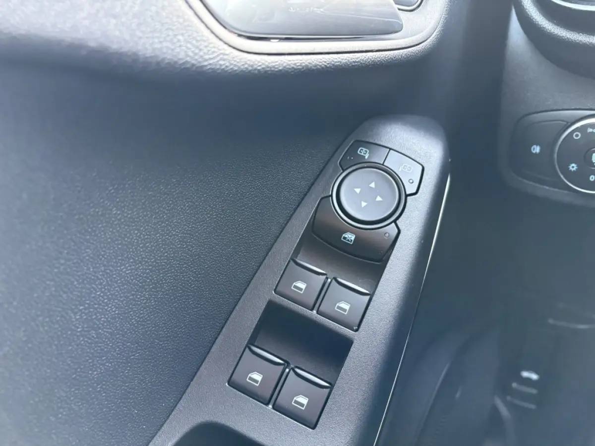 1.0 EcoBoost Hybrid Titanium
