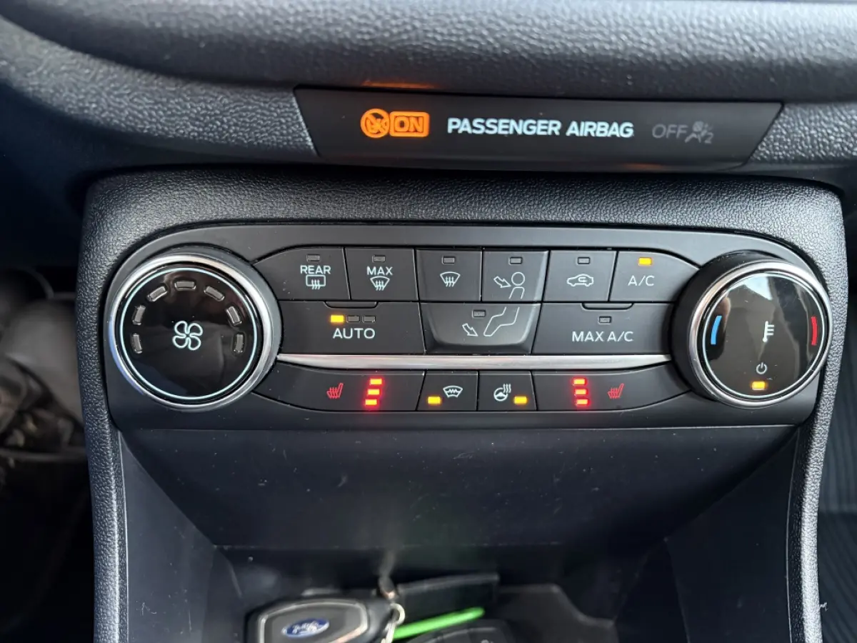 1.0 EcoBoost Hybrid Titanium