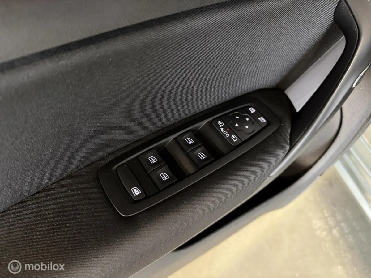 Estate 1.6 Plug-In Hybrid 160 Business Edition One
