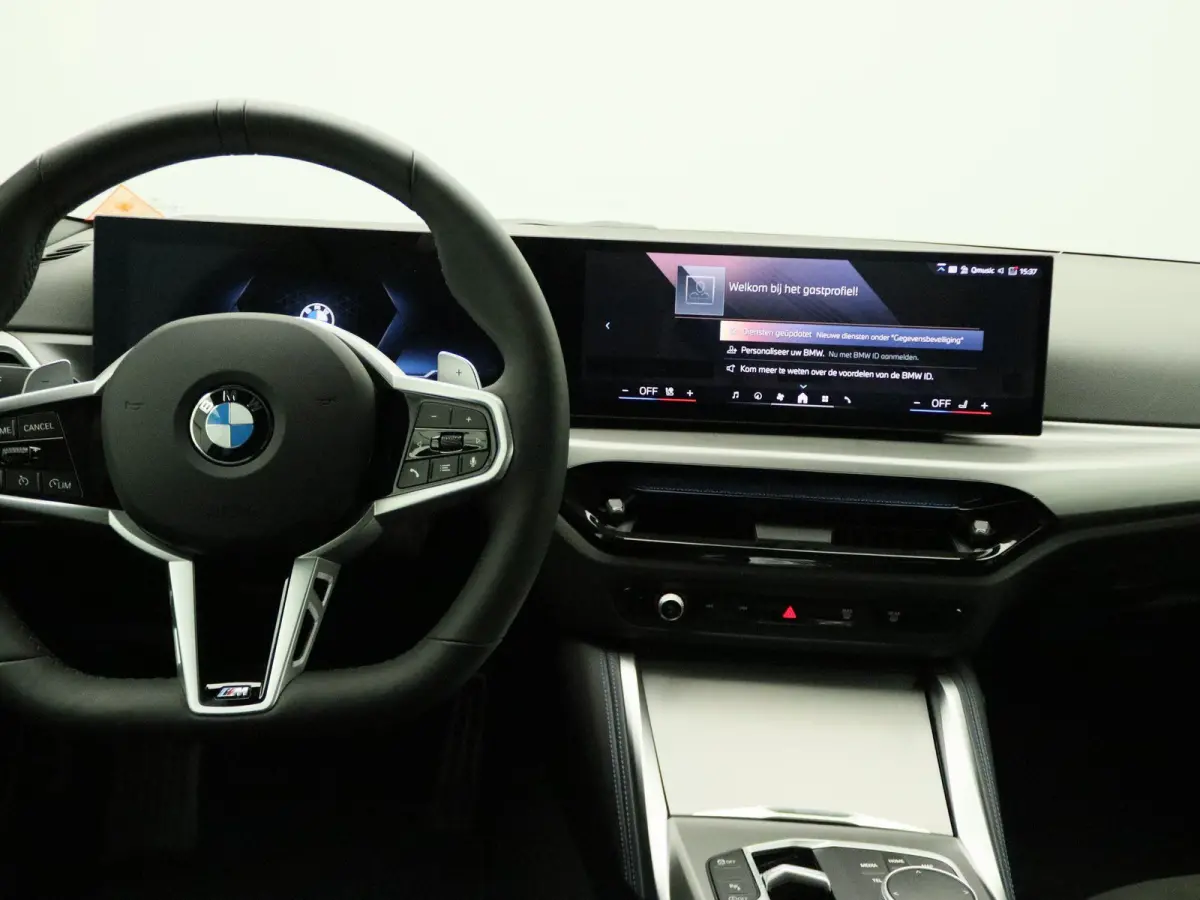 218i M Sportpakket Pro | Premium Pack | Stuurwielrand Verwarmd | Achteruitrijcamera | Parking Assistant | HiFi | 19''