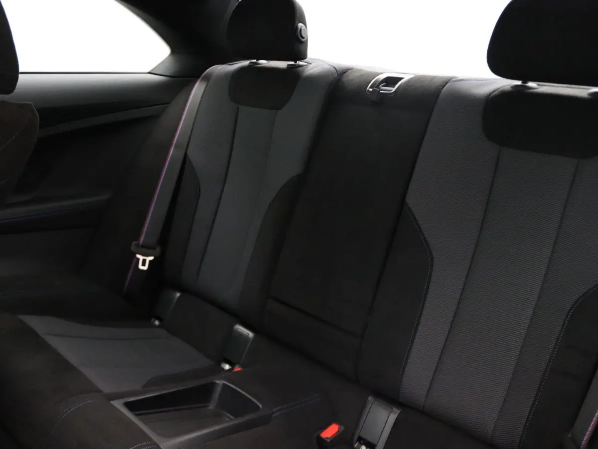 218i M Sportpakket Pro | Premium Pack | Stuurwielrand Verwarmd | Achteruitrijcamera | Parking Assistant | HiFi | 19''
