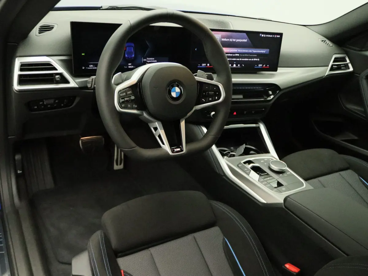 218i M Sportpakket Pro | Premium Pack | Stuurwielrand Verwarmd | Achteruitrijcamera | Parking Assistant | HiFi | 19''