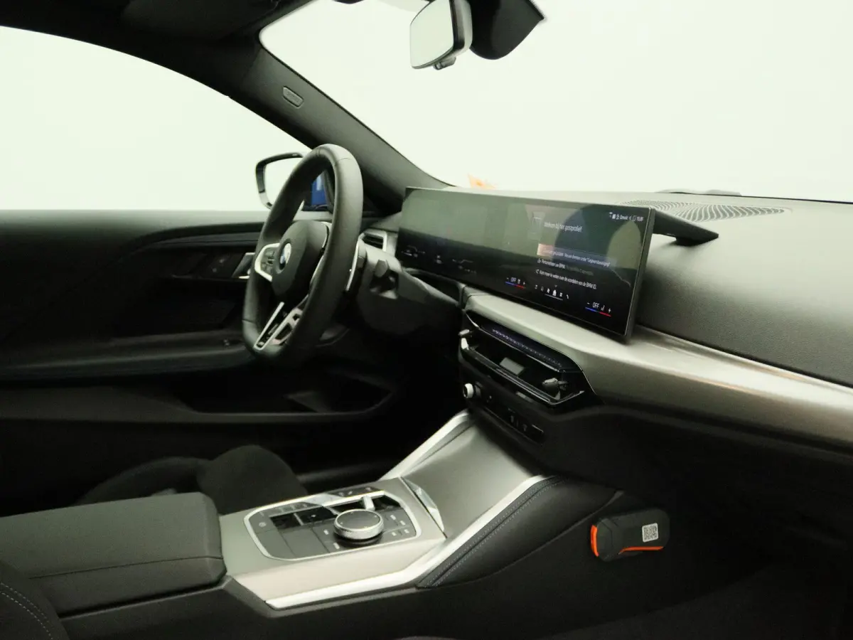 218i M Sportpakket Pro | Premium Pack | Stuurwielrand Verwarmd | Achteruitrijcamera | Parking Assistant | HiFi | 19''