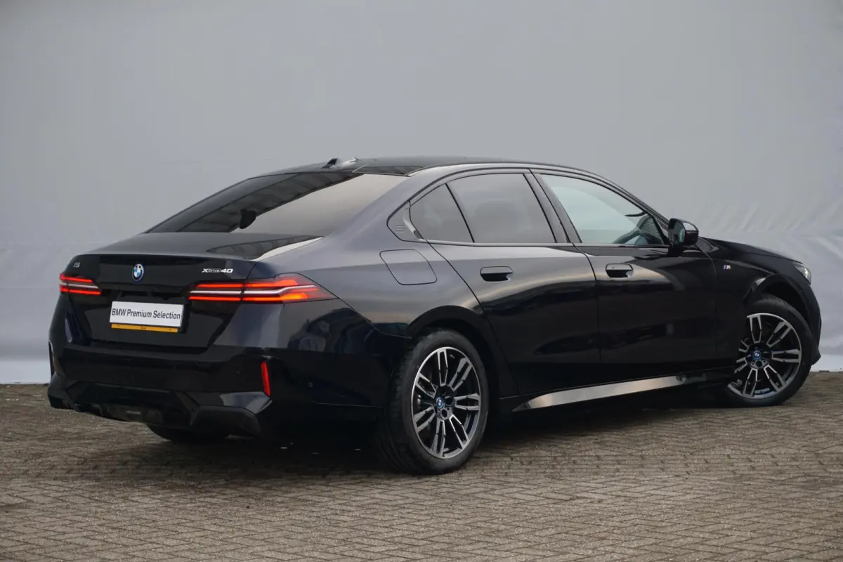 xDrive40 M Sportpakket 19'' / Panoramadak / Harman Kardon / Parking Assistant Plus / Trekhaak