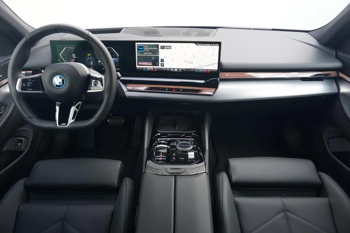 xDrive40 M Sportpakket 19'' / Panoramadak / Harman Kardon / Parking Assistant Plus / Trekhaak