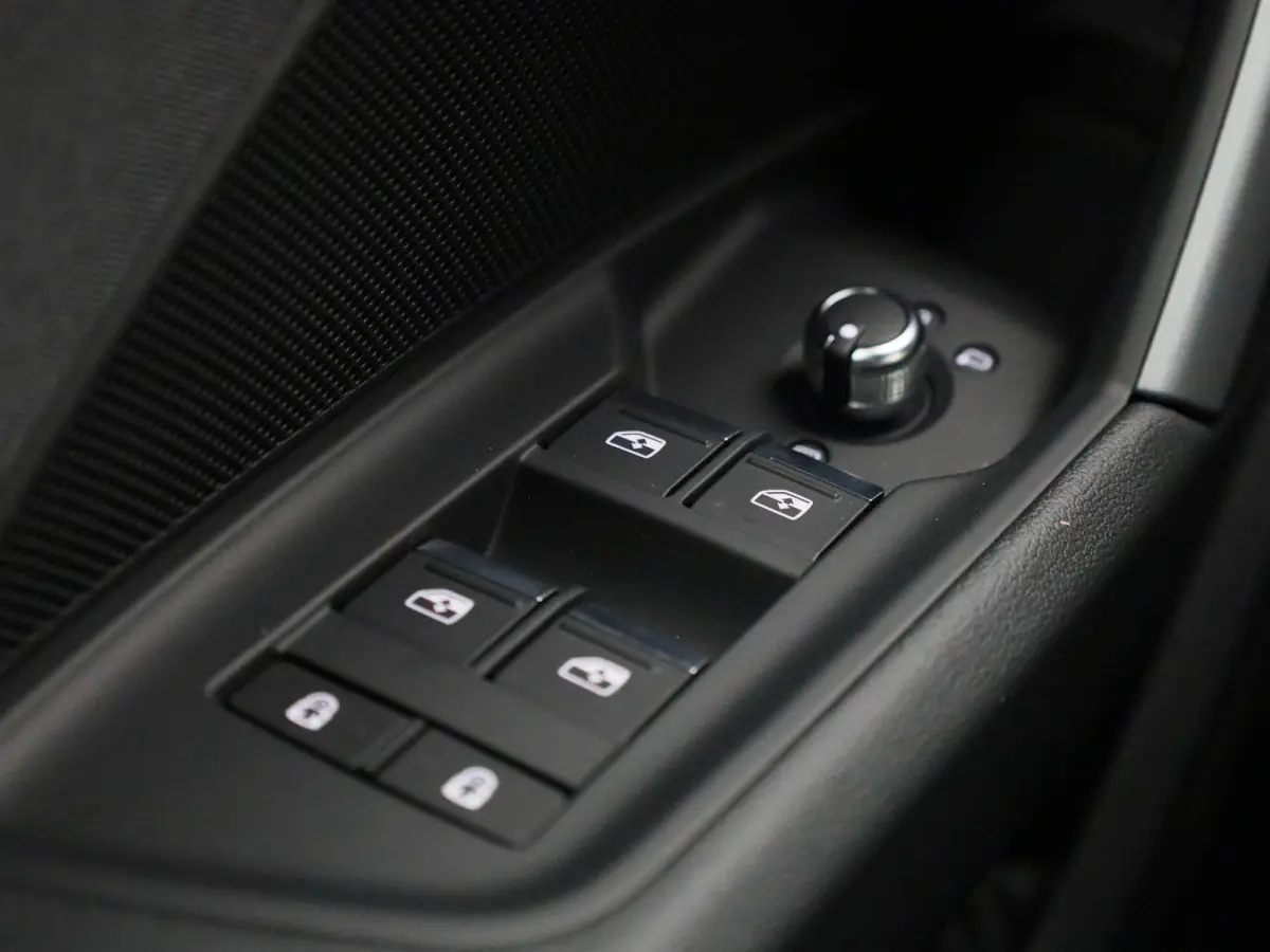 40 TFSI e S edition l Demo l Cruise control l Airco l Navigatie l Stoelverwarming l Elektr. instel. bestuurd.stoel l Parkeersensoren l Audi virtual cockpit plus l Audi drive select l Lichtme