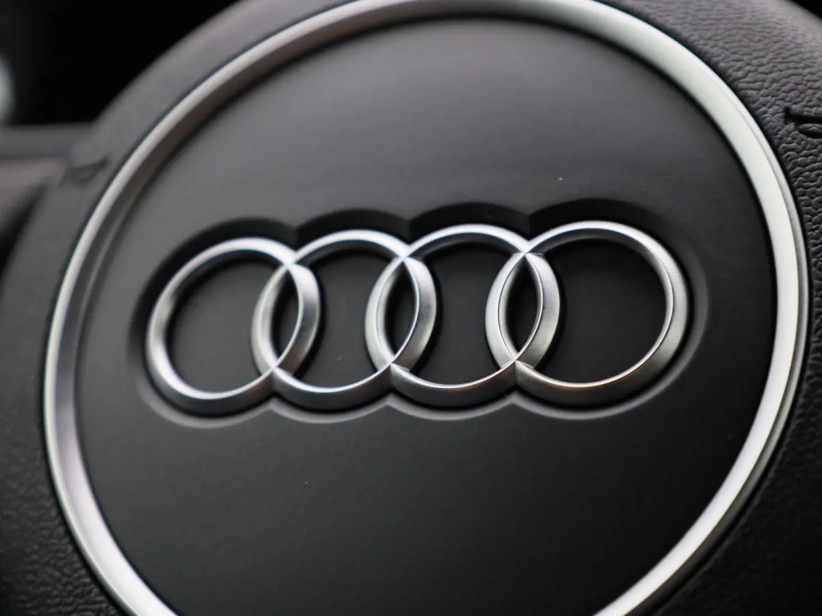 40 TFSI e S edition l Demo l Cruise control l Airco l Navigatie l Stoelverwarming l Elektr. instel. bestuurd.stoel l Parkeersensoren l Audi virtual cockpit plus l Audi drive select l Lichtme
