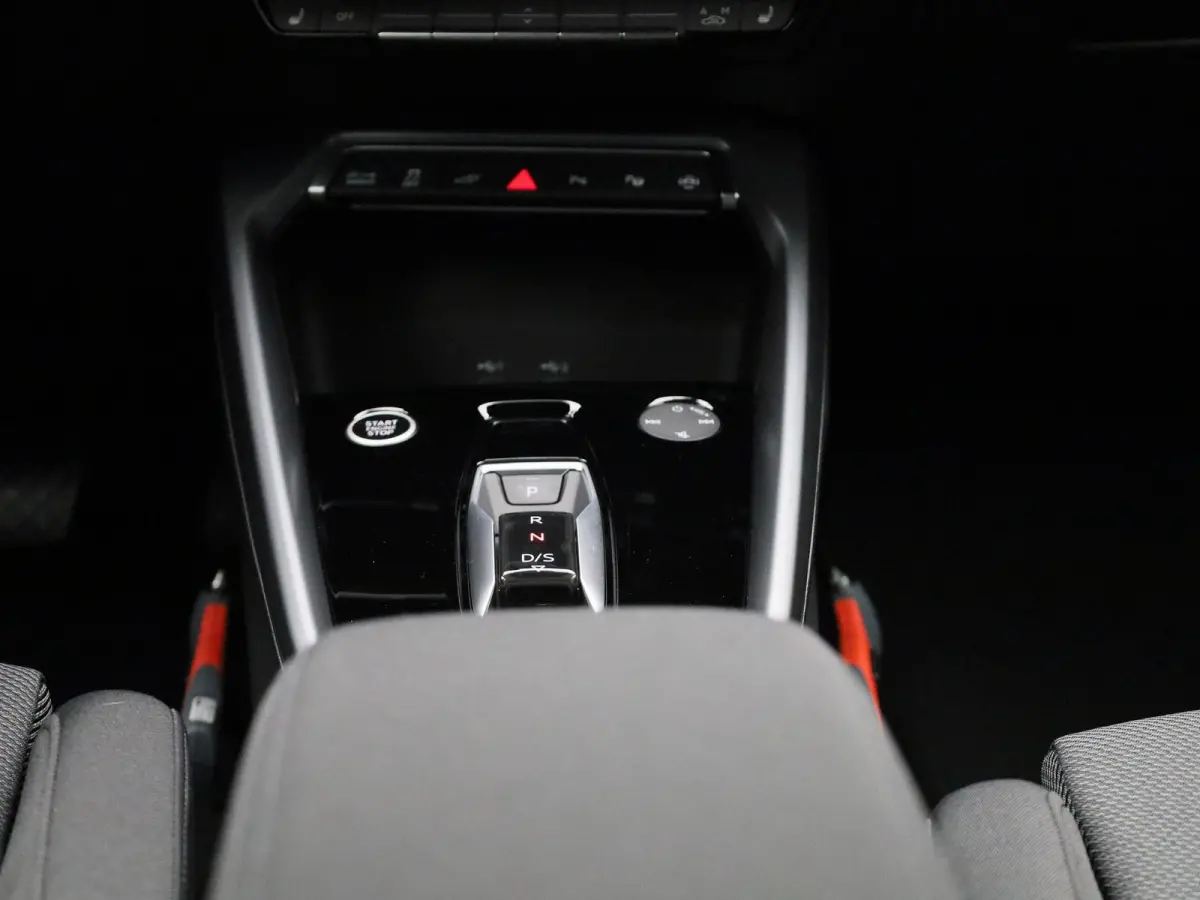40 TFSI e S edition l Demo l Cruise control l Airco l Navigatie l Stoelverwarming l Elektr. instel. bestuurd.stoel l Parkeersensoren l Audi virtual cockpit plus l Audi drive select l Lichtme