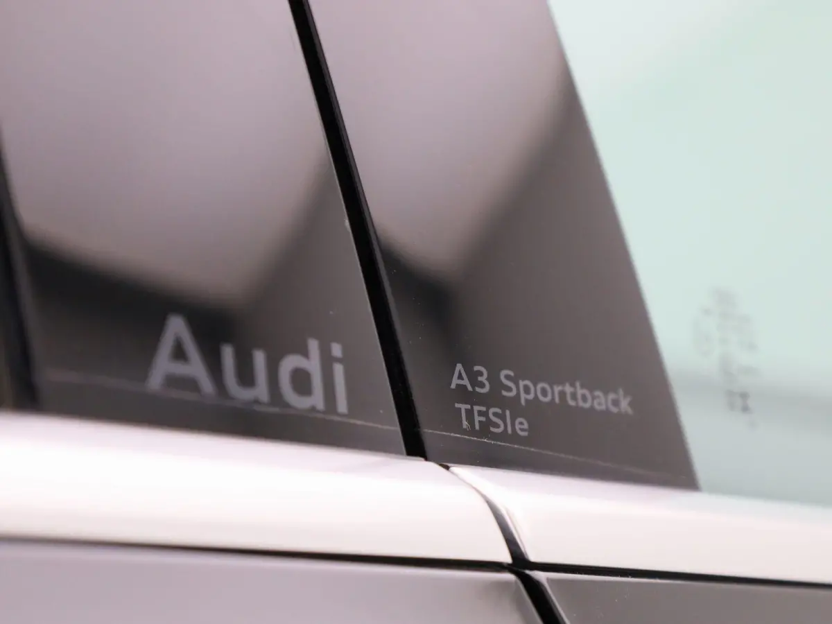 40 TFSI e S edition l Demo l Cruise control l Airco l Navigatie l Stoelverwarming l Elektr. instel. bestuurd.stoel l Parkeersensoren l Audi virtual cockpit plus l Audi drive select l Lichtme
