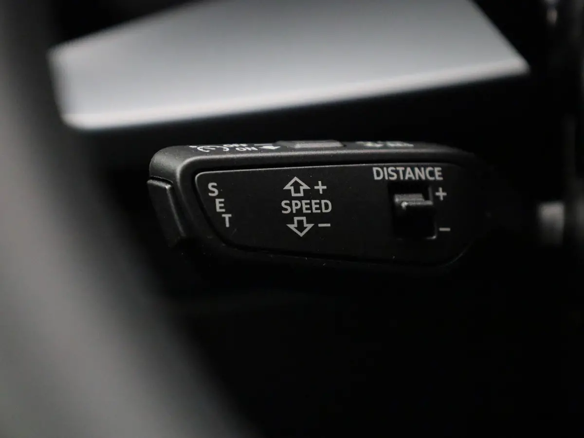40 TFSI e S edition l Demo l Cruise control l Airco l Navigatie l Stoelverwarming l Elektr. instel. bestuurd.stoel l Parkeersensoren l Audi virtual cockpit plus l Audi drive select l Lichtme