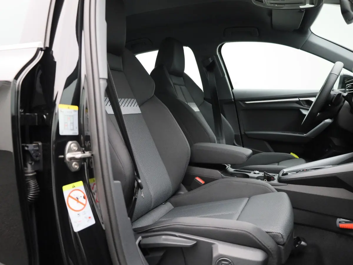 40 TFSI e S edition l Demo l Cruise control l Airco l Navigatie l Stoelverwarming l Elektr. instel. bestuurd.stoel l Parkeersensoren l Audi virtual cockpit plus l Audi drive select l Lichtme
