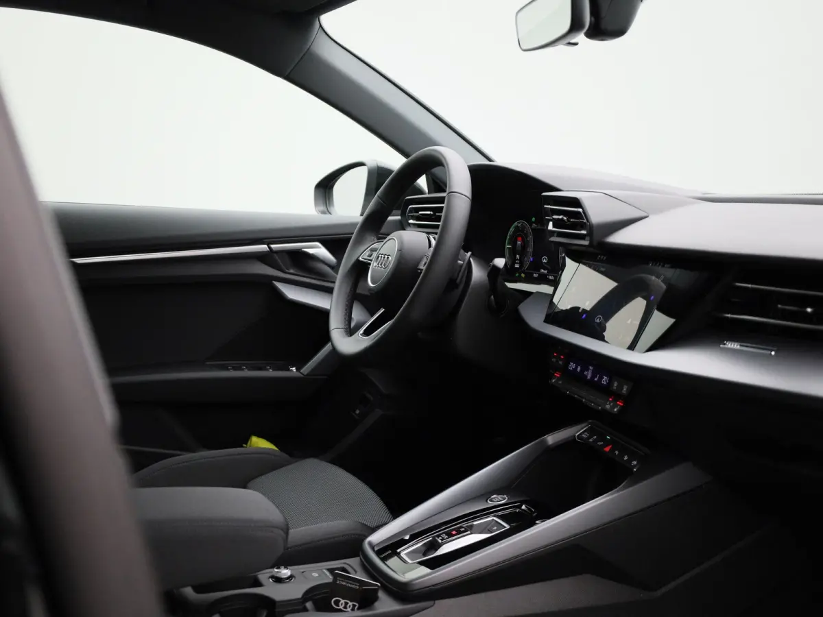40 TFSI e S edition l Demo l Cruise control l Airco l Navigatie l Stoelverwarming l Elektr. instel. bestuurd.stoel l Parkeersensoren l Audi virtual cockpit plus l Audi drive select l Lichtme