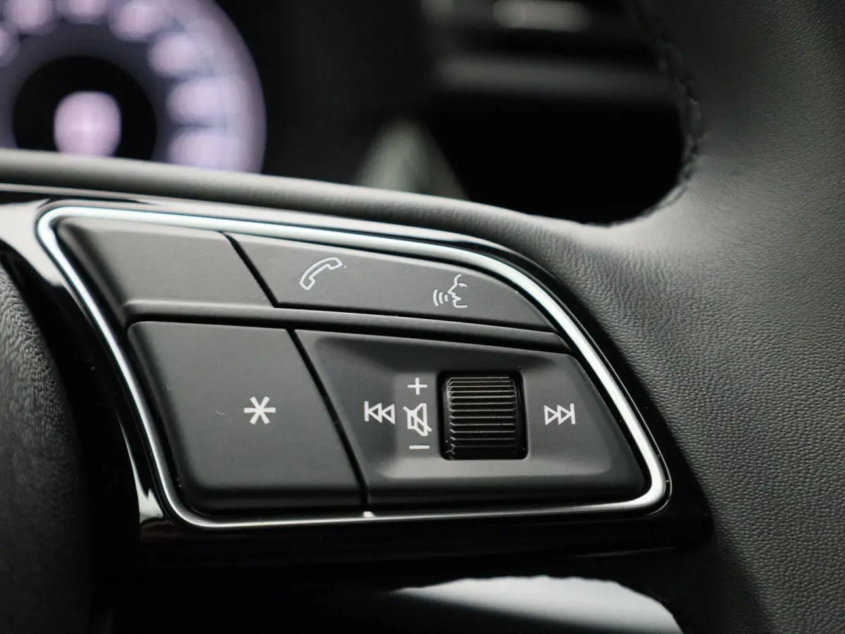 40 TFSI e S edition l Demo l Cruise control l Airco l Navigatie l Stoelverwarming l Elektr. instel. bestuurd.stoel l Parkeersensoren l Audi virtual cockpit plus l Audi drive select l Lichtme