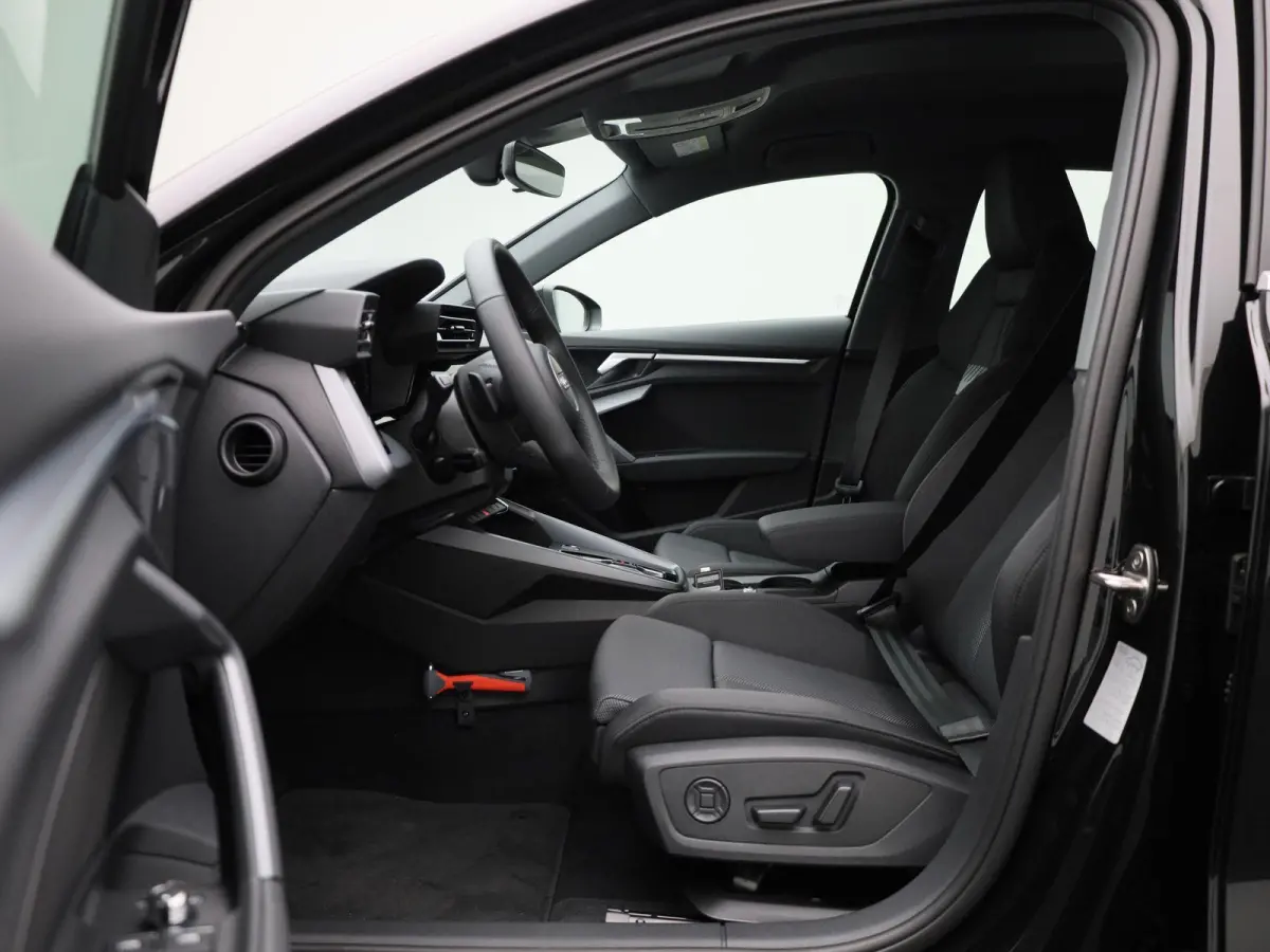 40 TFSI e S edition l Demo l Cruise control l Airco l Navigatie l Stoelverwarming l Elektr. instel. bestuurd.stoel l Parkeersensoren l Audi virtual cockpit plus l Audi drive select l Lichtme