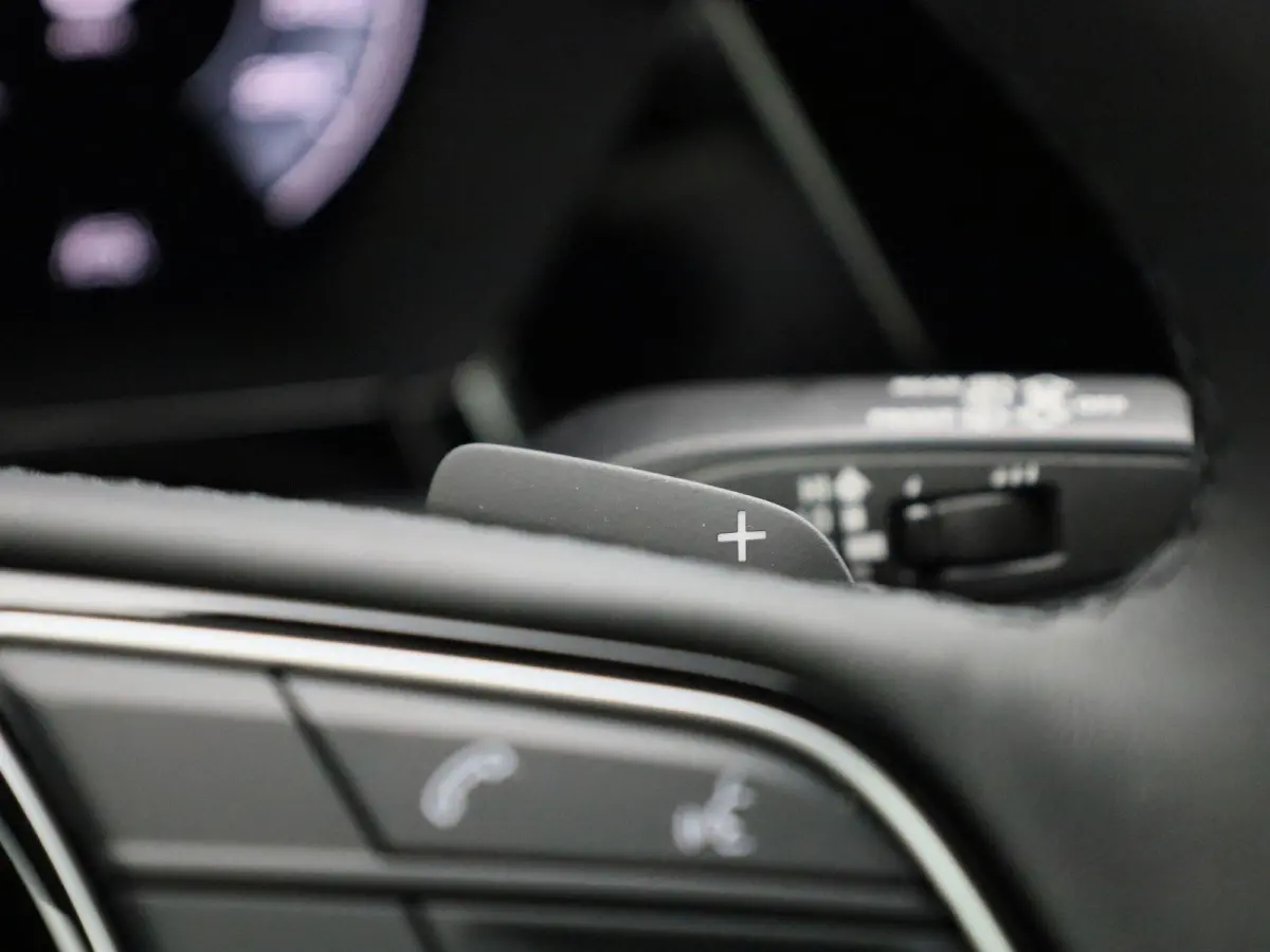 40 TFSI e S edition l Demo l Cruise control l Airco l Navigatie l Stoelverwarming l Elektr. instel. bestuurd.stoel l Parkeersensoren l Audi virtual cockpit plus l Audi drive select l Lichtme