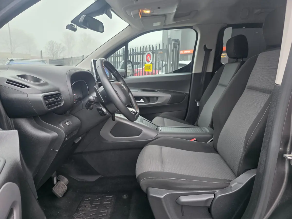 1.2 Turbo Professional|7-persoons|AUTOMAAT |Met o.a. achteruitrijcamera, cruise control en climate!