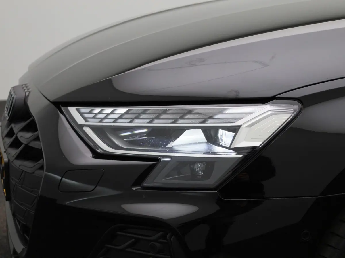 40 TFSI e S edition l Cruise control l Head-up display l Airco l Navigatie l Apple Carplay / Android Auto l Parkeersensoren l SONOS Premium 3D l Stoelverwarming l Lichtmetalen wielen