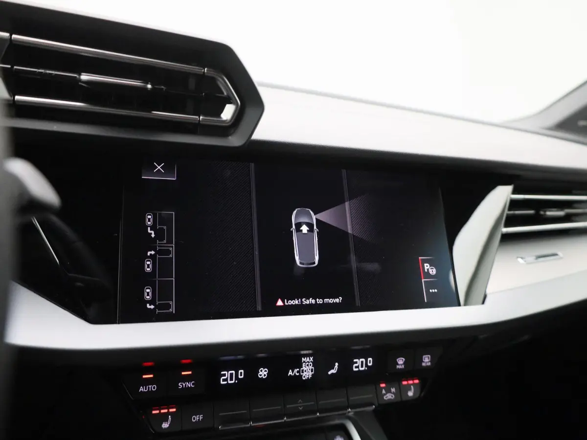 40 TFSI e S edition l Cruise control l Head-up display l Airco l Navigatie l Apple Carplay / Android Auto l Parkeersensoren l SONOS Premium 3D l Stoelverwarming l Lichtmetalen wielen