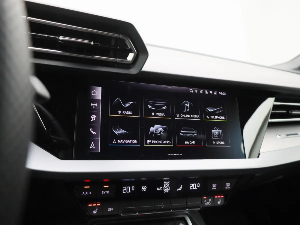 40 TFSI e S edition l Cruise control l Head-up display l Airco l Navigatie l Apple Carplay / Android Auto l Parkeersensoren l SONOS Premium 3D l Stoelverwarming l Lichtmetalen wielen