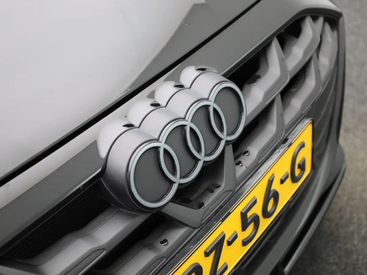 40 TFSI e S edition l Cruise control l Head-up display l Airco l Navigatie l Apple Carplay / Android Auto l Parkeersensoren l SONOS Premium 3D l Stoelverwarming l Lichtmetalen wielen