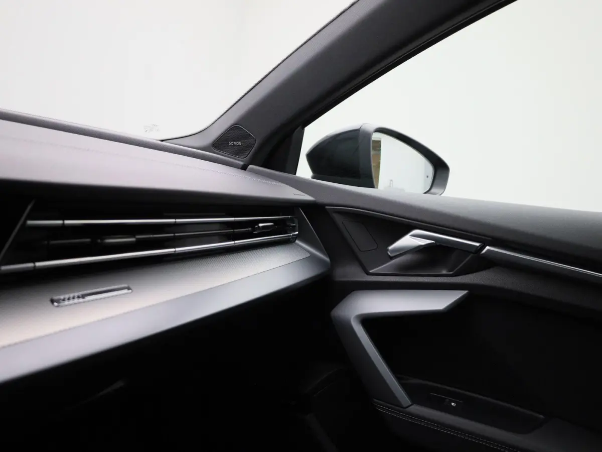 40 TFSI e S edition l Cruise control l Head-up display l Airco l Navigatie l Apple Carplay / Android Auto l Parkeersensoren l SONOS Premium 3D l Stoelverwarming l Lichtmetalen wielen